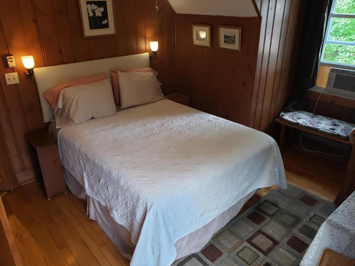 Auberge Bonne Nuit-Bonjour Sainte-Adèle Exterior foto